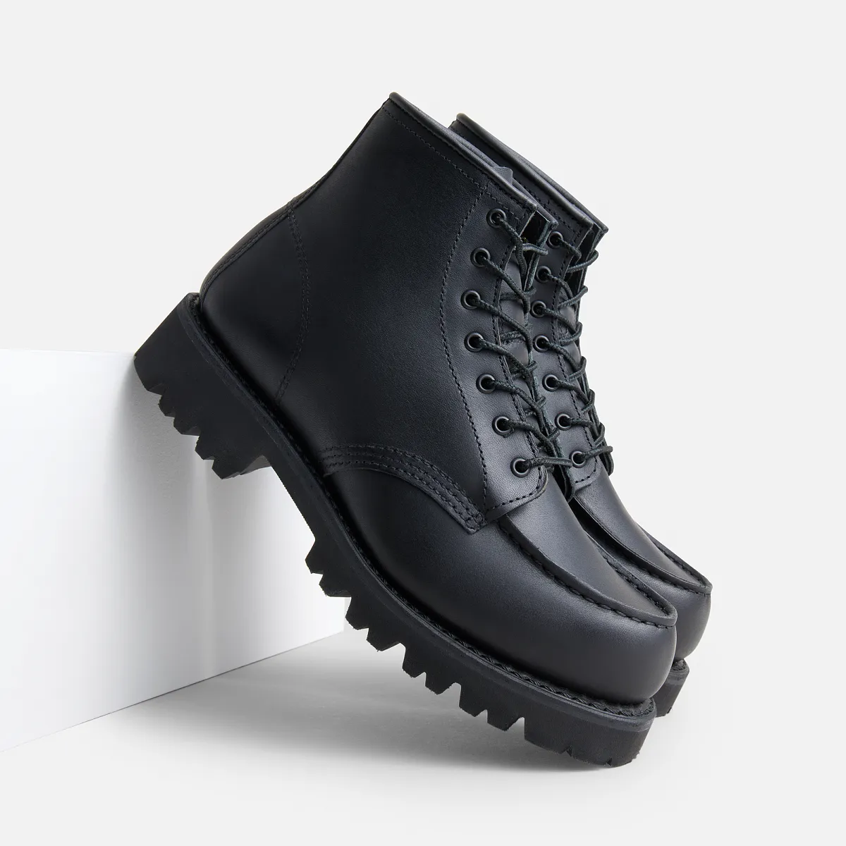 Porter Moc Women's Porter Moc in Black Boundary Leather - Image 7